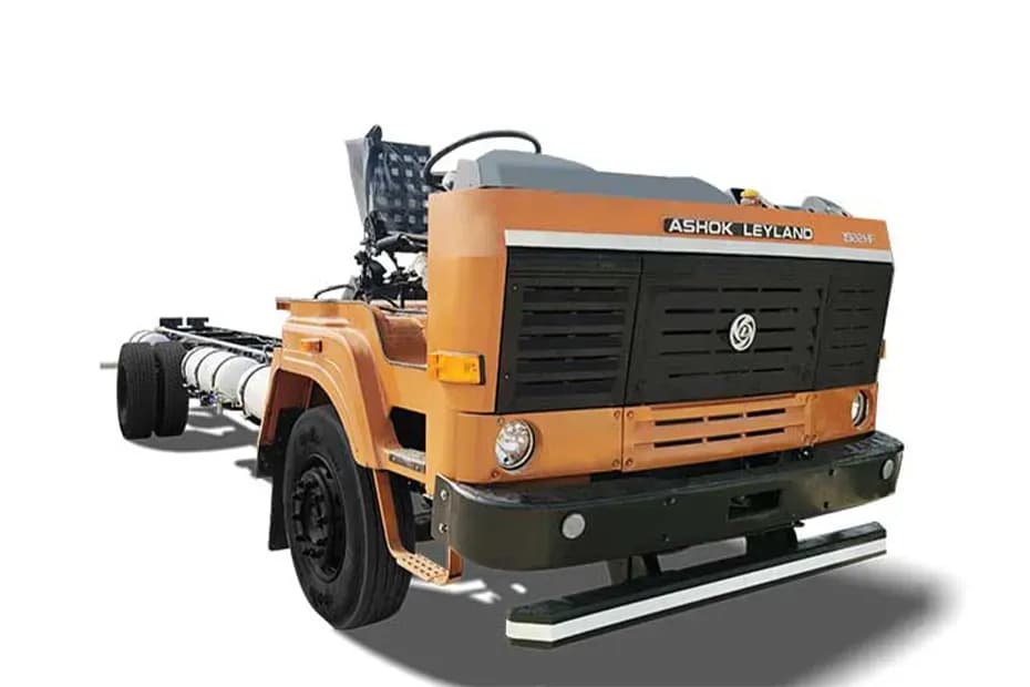 Ashok Leyland 1922 4x2 CNG Front Right Side