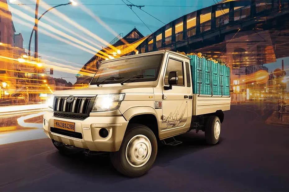 Mahindra Bolero MaXX Pik-Up City Left Front Three Quarter