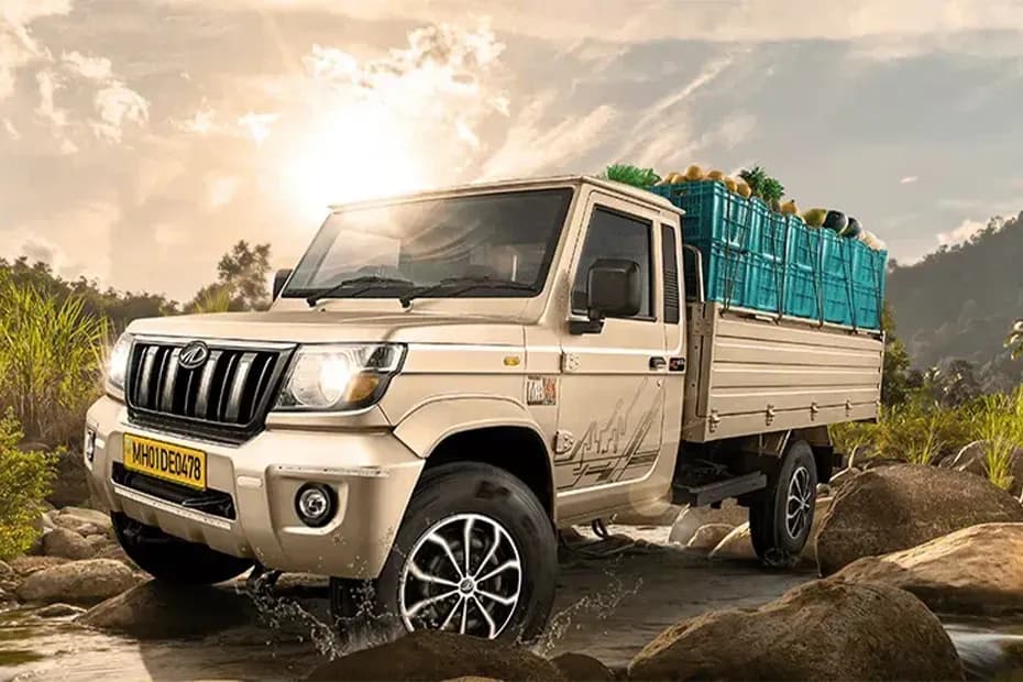 Mahindra Bolero Maxx Pik-Up HD Gold Front Left Side