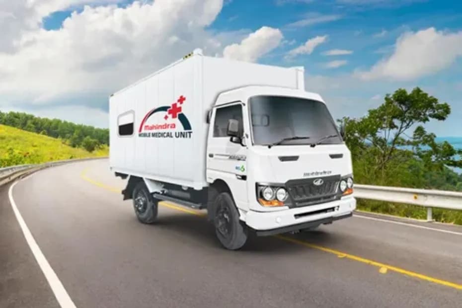 Mahindra Jayo Mobile Medical Unit Right Front Three Quarter