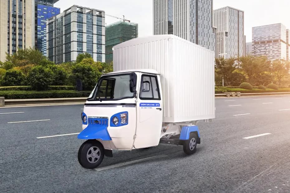 Mahindra Zor Grand Left Front Three Quarter