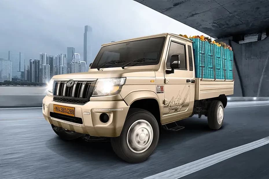 Mahindra Bolero MaXX Pik-Up City Left Front Three Quarter