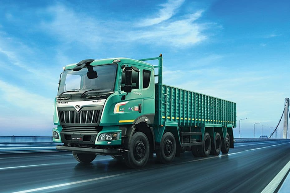 Mahindra Blazo X Haulage 42 Pusher Axle Left Front Three Quarter
