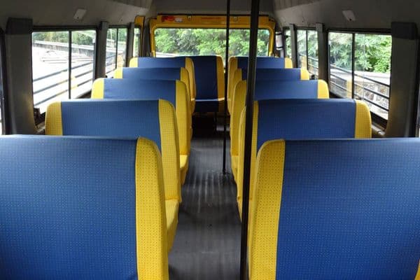 फ़ोर्स ट्रैवलर 26 स्कूल बस