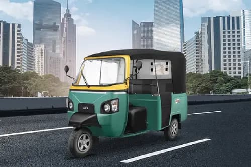 Mahindra Alfa DX CNGthree-wheelers